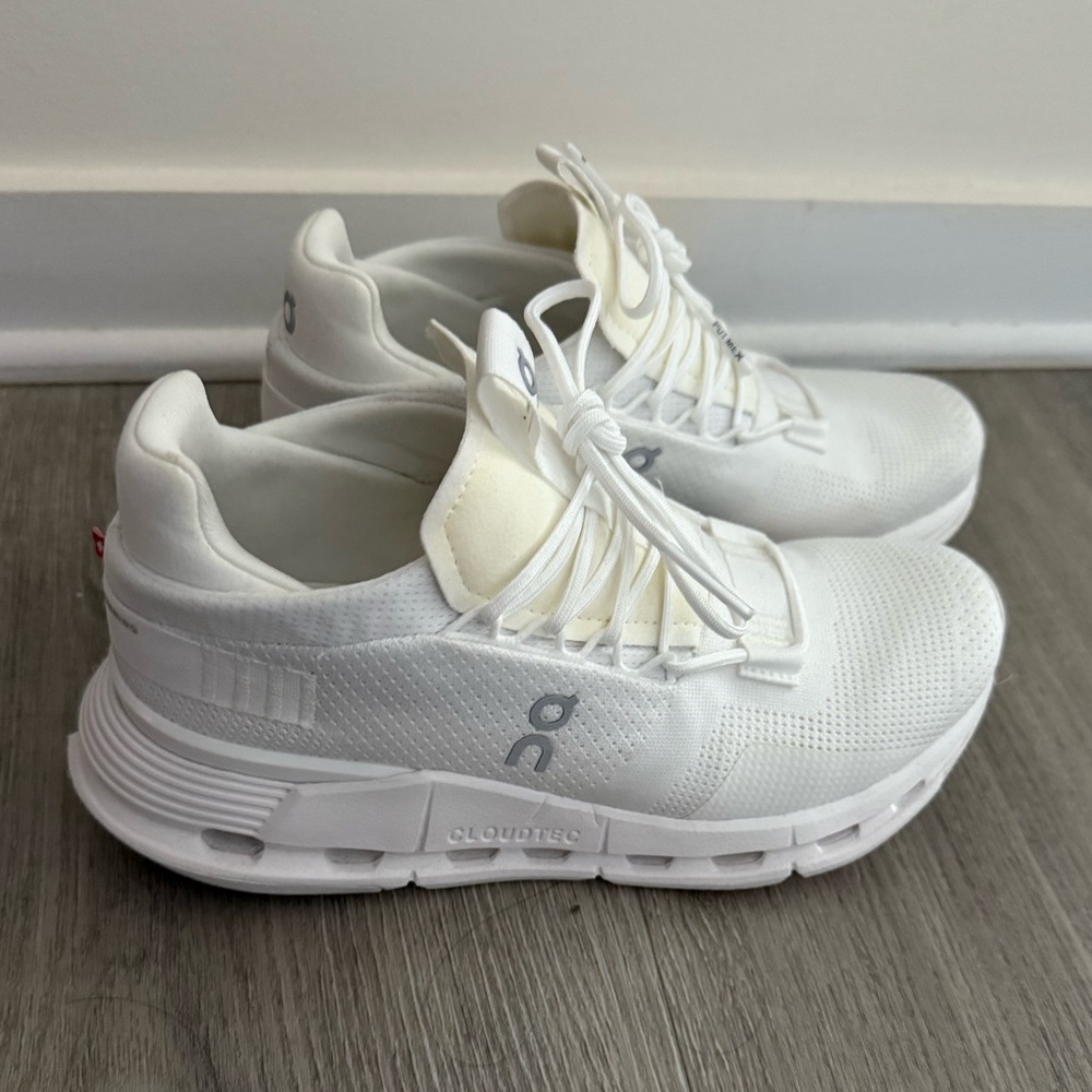 On Running Women’s Cloud White Sneakers - SO CUTE